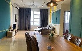 Alwafiqah Palmyra Condo 3 Bedroom- With Netflix & Wifi Near Bangi, Kajang, Nilai,Putrajaya, Klia